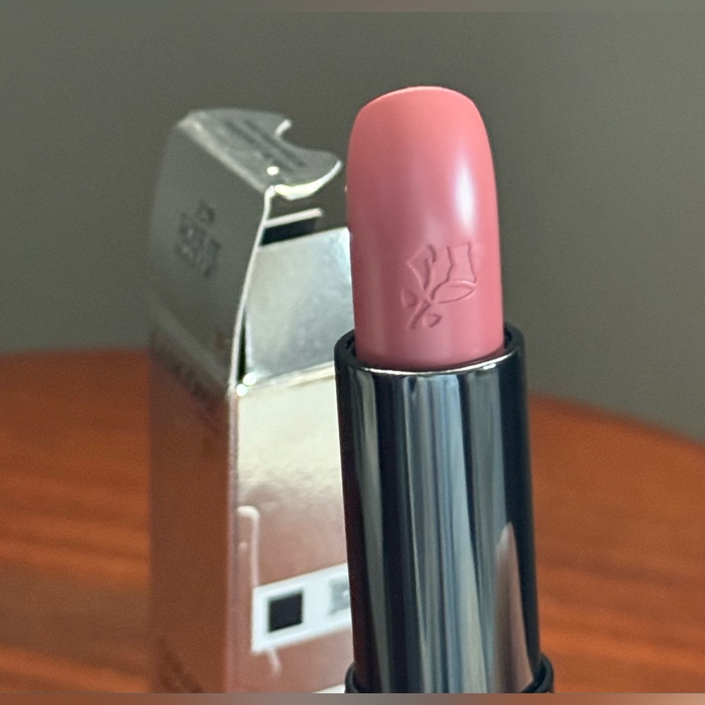 Lancome Color Design Lipstick # 329 Love It (Cream)  0.14oz
Brand New in box